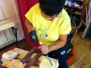 Pat costruisce marionetta legno